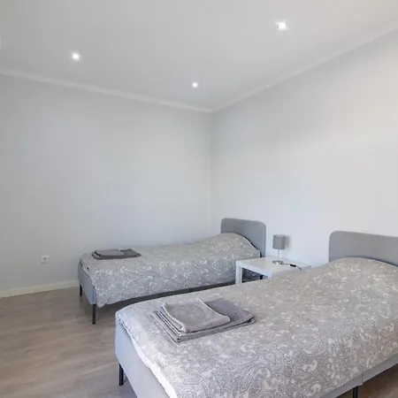 Casa Eca Queiroz Фару